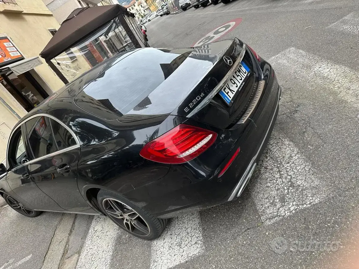 Usata Mercedes E200 184 CV (135 kW) 2017 Nero Berlina