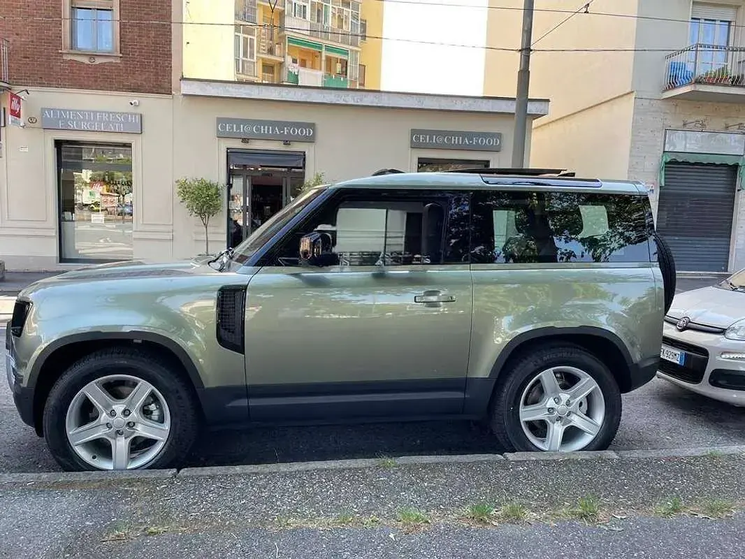 Usata Land Rover Defender SE 249 CV (183 kW) 2022 Verde SUV