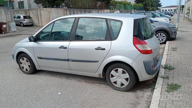Usata Renault Scénic II 100 CV (73 kW) 2004 Grigio Monovolume