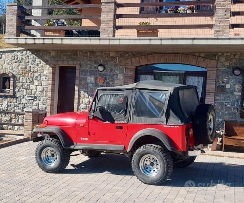 Usata Jeep Wrangler 121 CV (88 kW) 1996 Rosso SUV