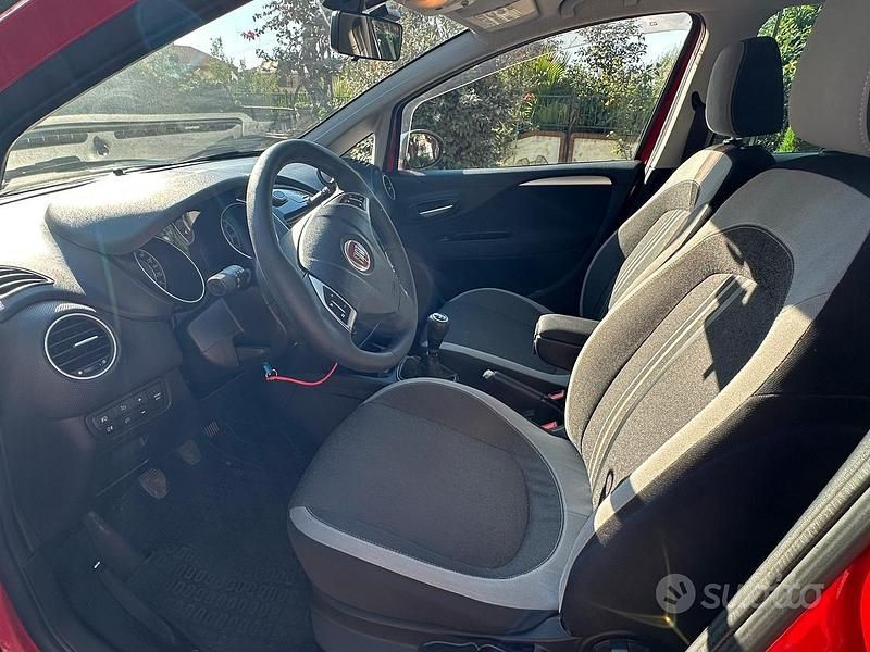 Usata Fiat Punto 90 CV (66 kW) 2012 Rosso Utilitaria