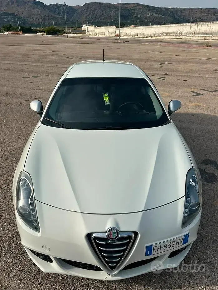 Usata Alfa Romeo Giulietta 105 CV (77 kW) 2012 Bianco Utilitaria