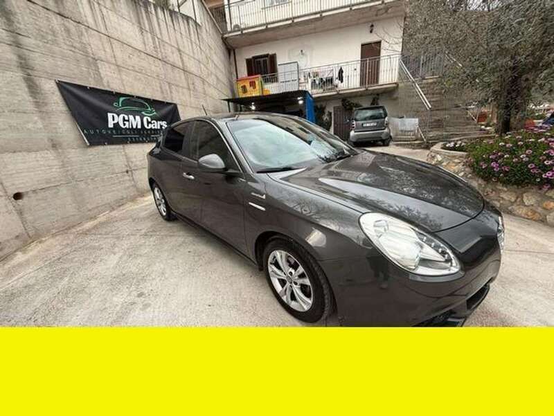 Usata Alfa Romeo Giulietta 105 CV (77 kW) 2013 Grigio Utilitaria