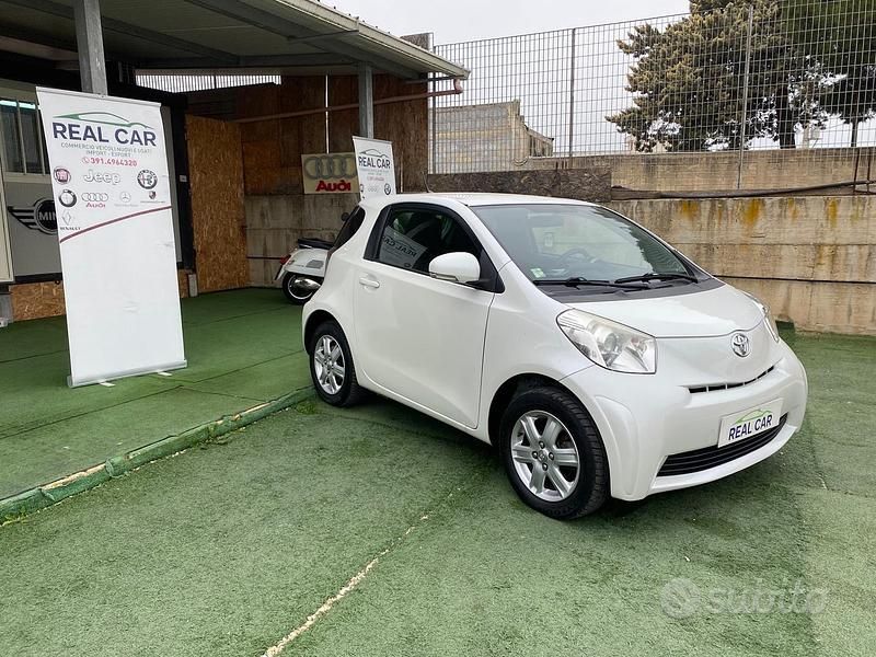Käytetty Toyota iQ 68 HP (50 kW) 2009 Valkoinen Viistoperä