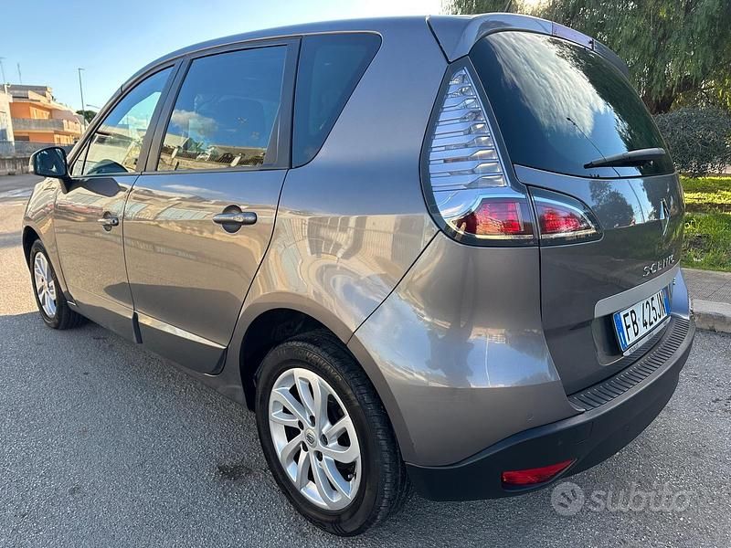 Usata Renault Scénic III 110 CV (80 kW) 2015 Grigio Monovolume