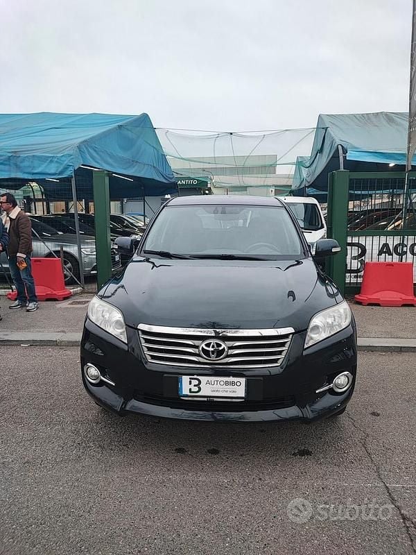 Usata Toyota RAV4 Lounge 150 CV (110 kW) 2013 Nero SUV