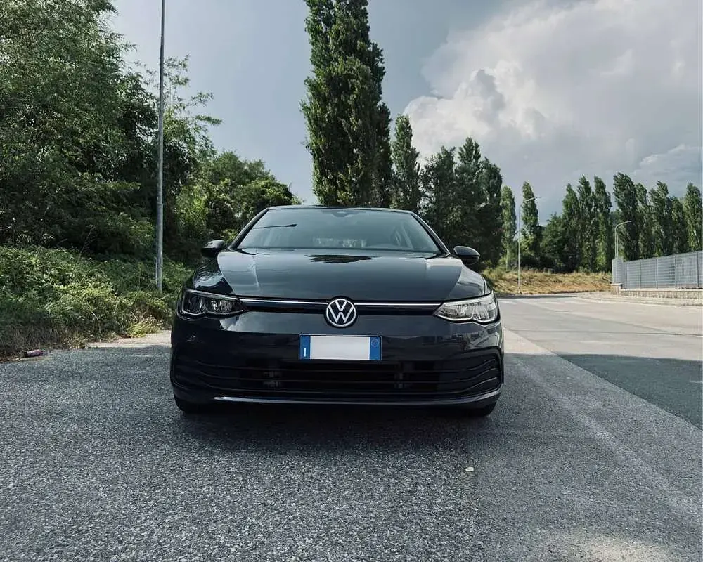 Usata VW Golf VIII Life 131 CV (96 kW) 2020 Grigio Berlina