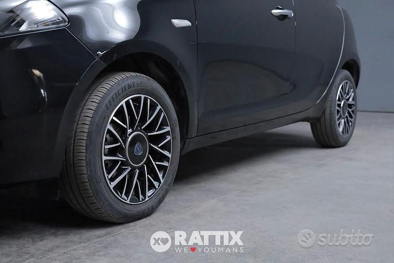 Usata Lancia Ypsilon 69 CV (50 kW) 2024 Nero vulcano Utilitaria