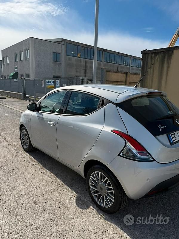 Usata Lancia Ypsilon 2012 Grigio Utilitaria