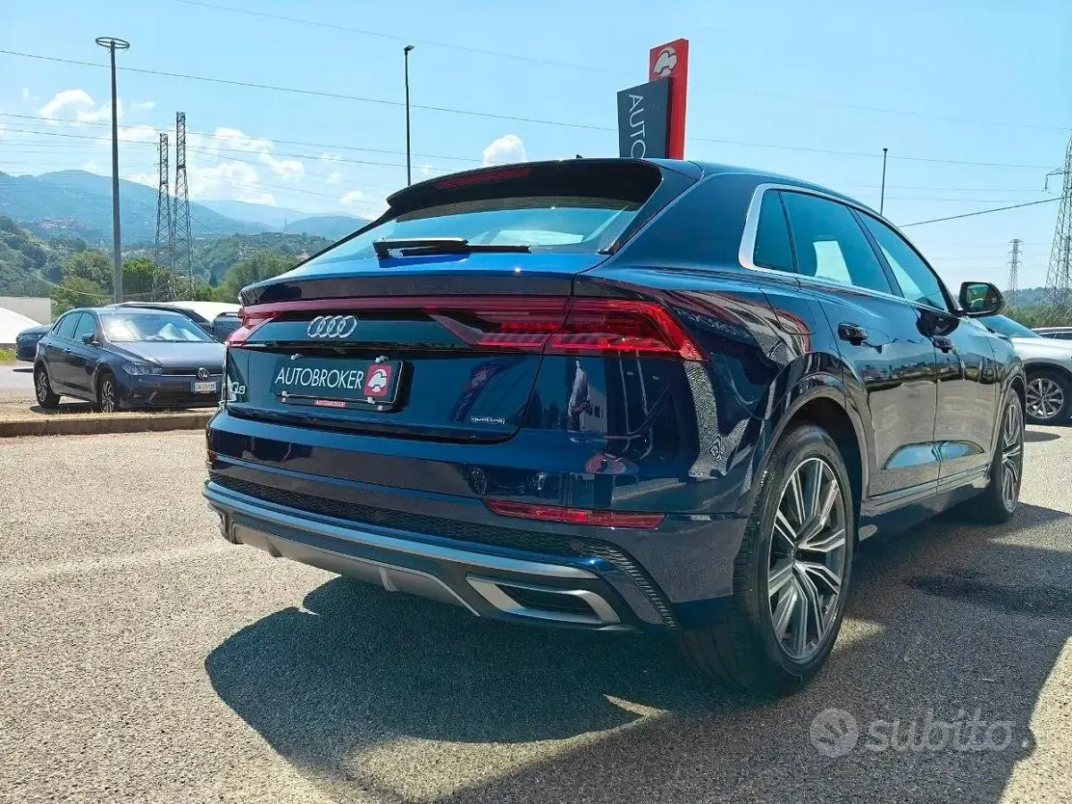 Usata Audi Q8 Sport 286 CV (210 kW) 2023 Blu/azzurro SUV
