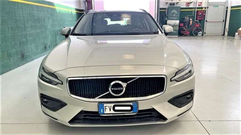 Usata Volvo V60 Inscription 190 CV (139 kW) 2019 Grigio Station wagon