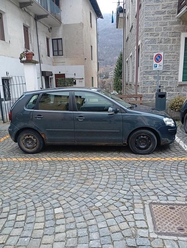 Usata VW Polo Comfortline 69 CV (50 kW) 2005 Blu Utilitaria