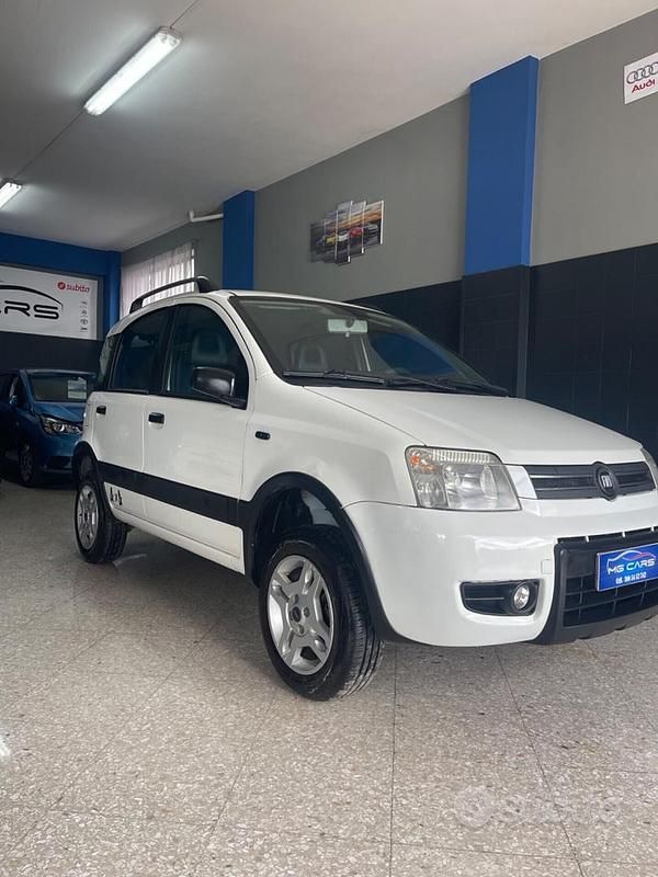 Usata Fiat Panda 4x4 Climbing 75 CV (55 kW) 2009 Bianco Utilitaria