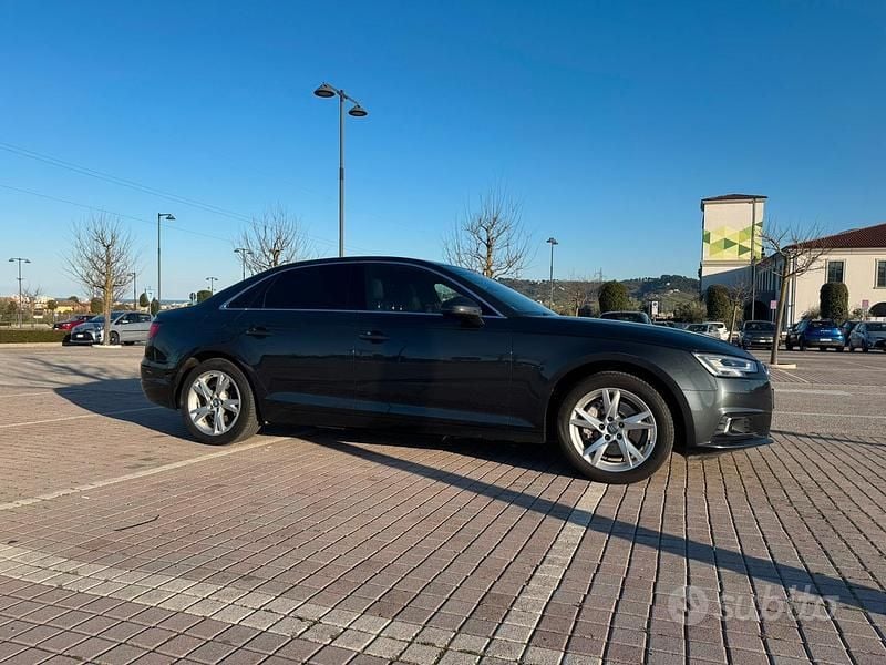 Usata Audi A4 190 CV (139 kW) 2017 Grigio Berlina