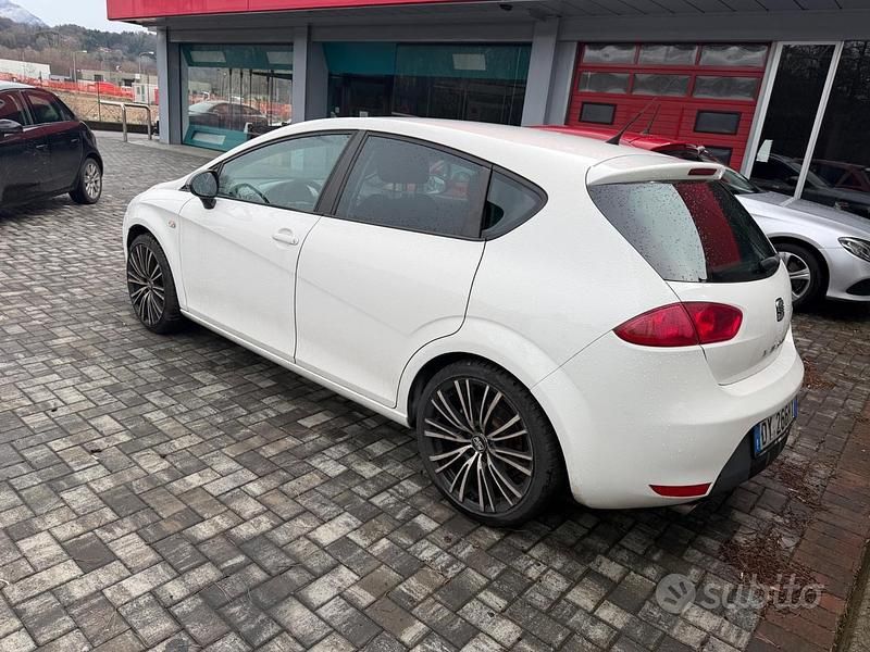Usata Seat Leon FR 211 CV (155 kW) 2010 Bianco Utilitaria
