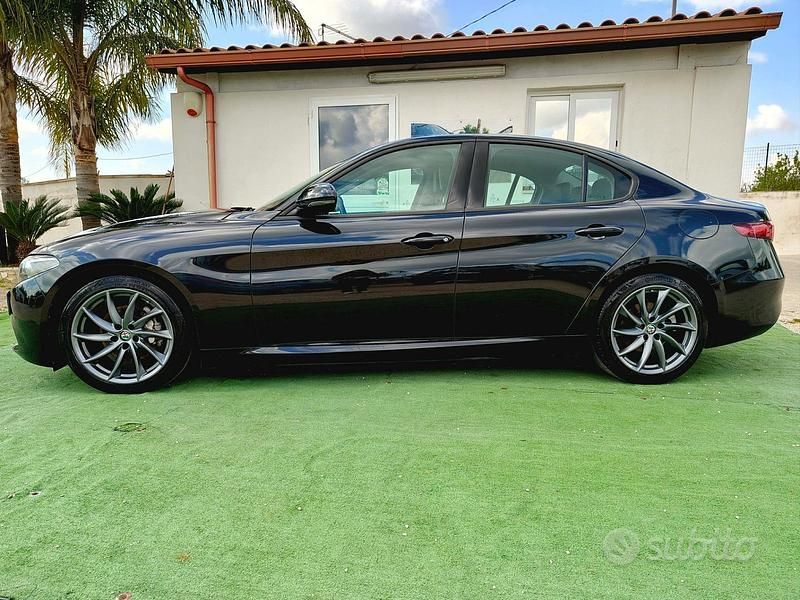 Usata Alfa Romeo Giulia Super 160 CV (117 kW) 2020 Nero Berlina