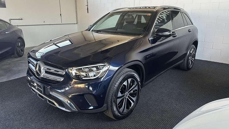 Usata Mercedes GLC300e Business 211 CV (155 kW) 2021 Blu/azzurro SUV