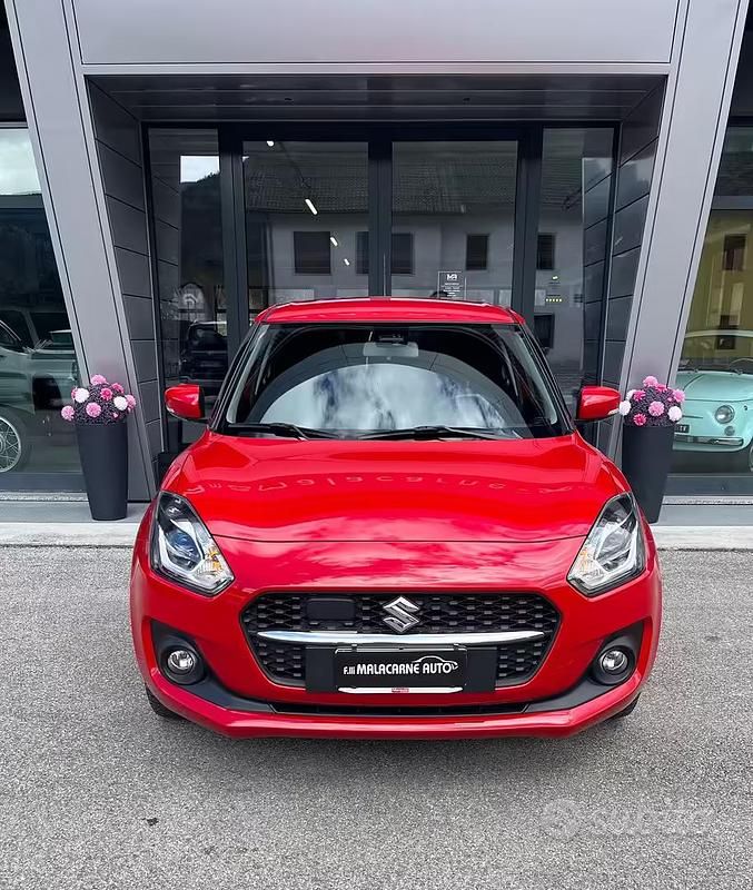 Gebraucht Suzuki Swift 83 PS (61 kW) 2023 Rot Kleinwagen