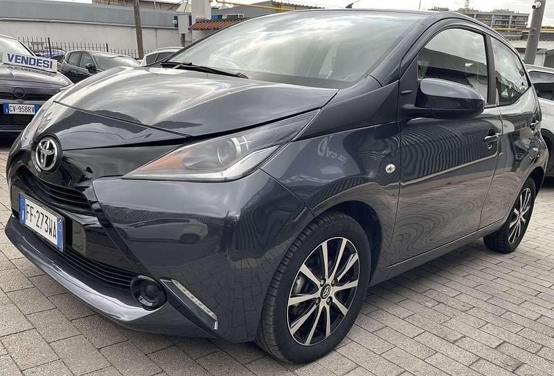Usata Toyota Aygo X-pure 69 CV (50 kW) 2016 Grigio Utilitaria