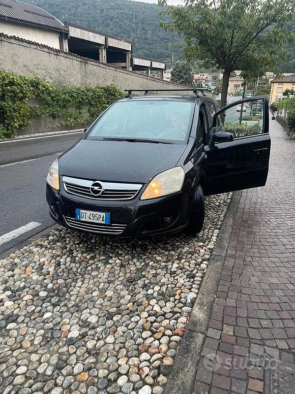 Usata Opel Zafira 2009 Nero Monovolume