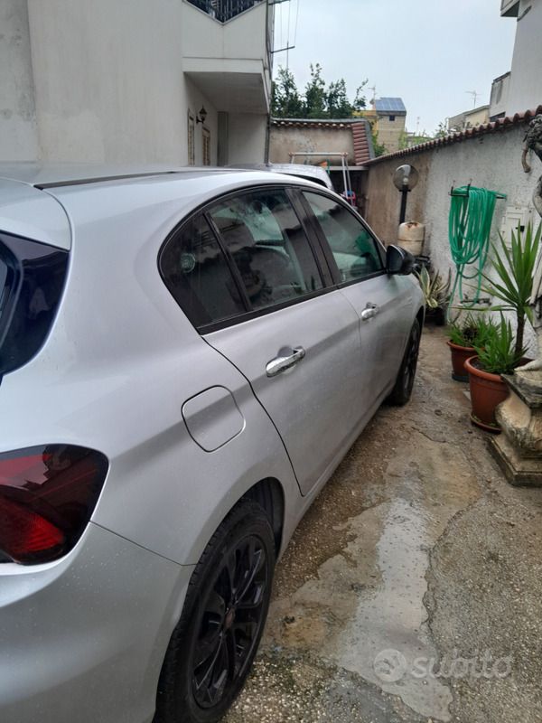 Grigio Usata 2018 Fiat Tipo Tre volumi | 9000 € (Ottimo prezzo) - Immagine 1/4