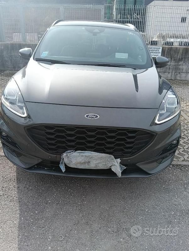Usata Ford Kuga 120 CV (88 kW) 2021 Grigio SUV