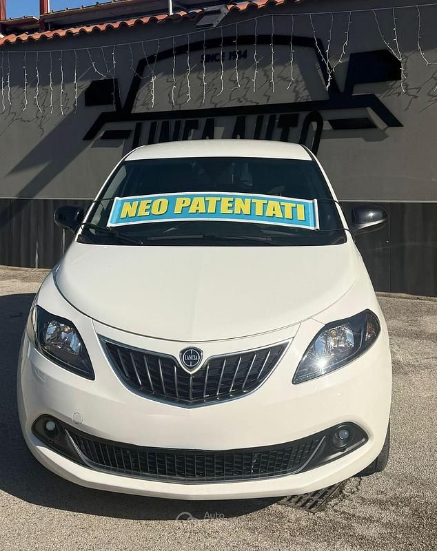 Usata Lancia Ypsilon 69 CV (50 kW) 2023 Bianco Utilitaria