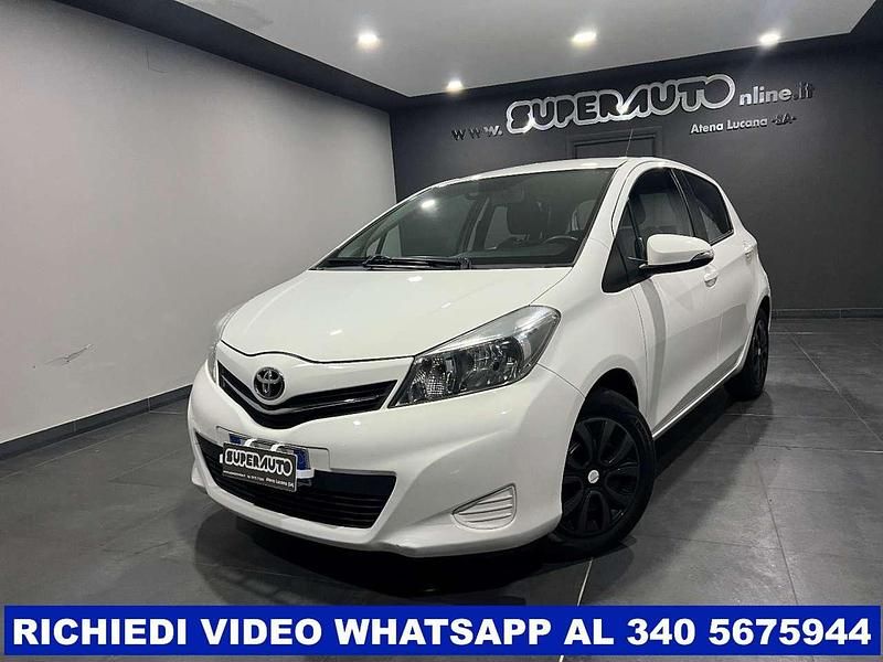Usata Toyota Yaris Sol 69 CV (50 kW) 2012 Bianco Berlina