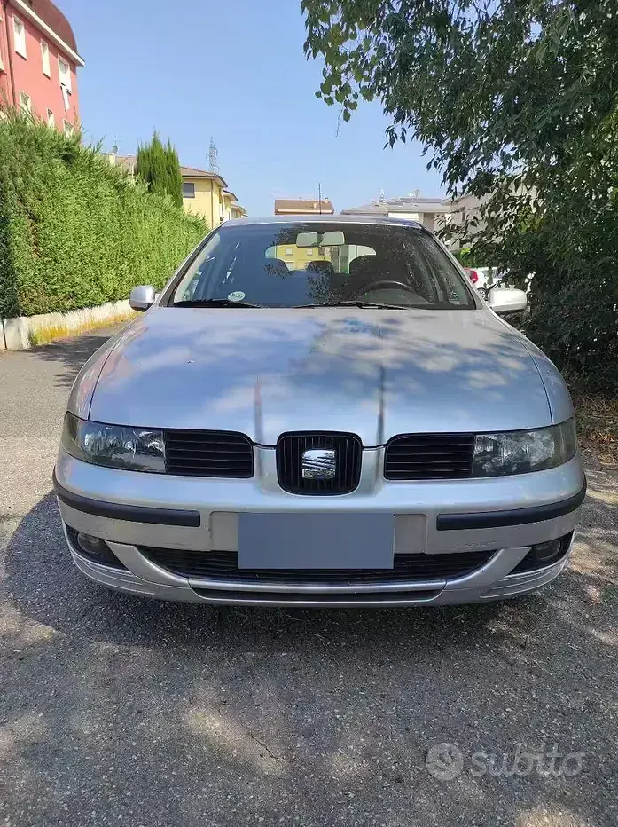 Usata Seat Leon 105 CV (77 kW) 2002 Grigio Utilitaria