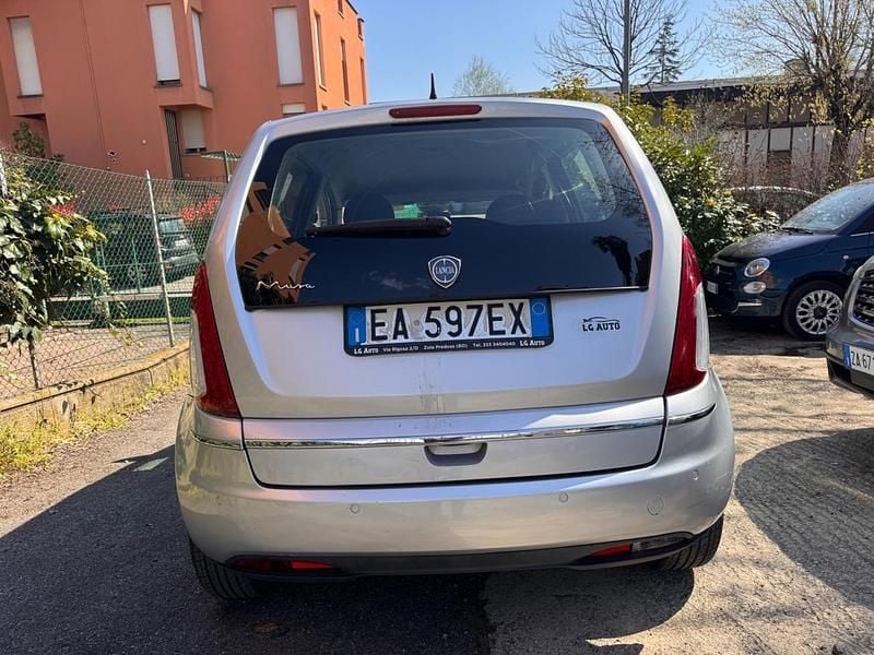 Usata Lancia Musa S 95 CV (69 kW) 2010 Argento Monovolume