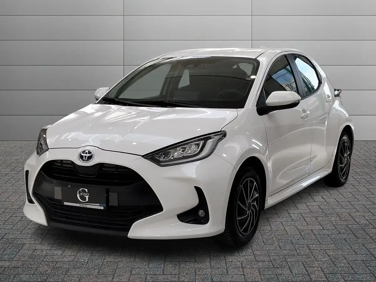 Usata Toyota Yaris Hybrid Trend 92 CV (67 kW) 2022 Berlina
