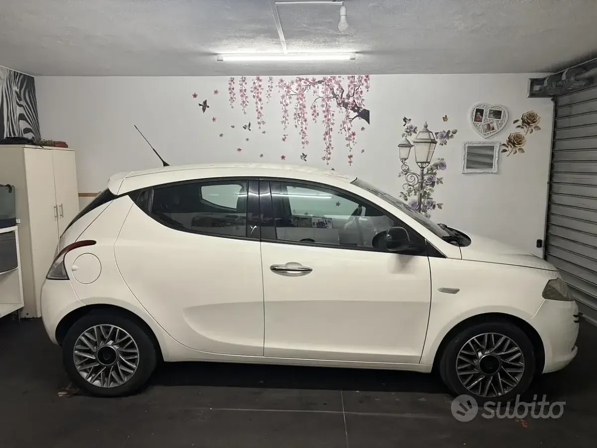 Usata Lancia Ypsilon Gold 95 CV (69 kW) 2011 Bianco Utilitaria