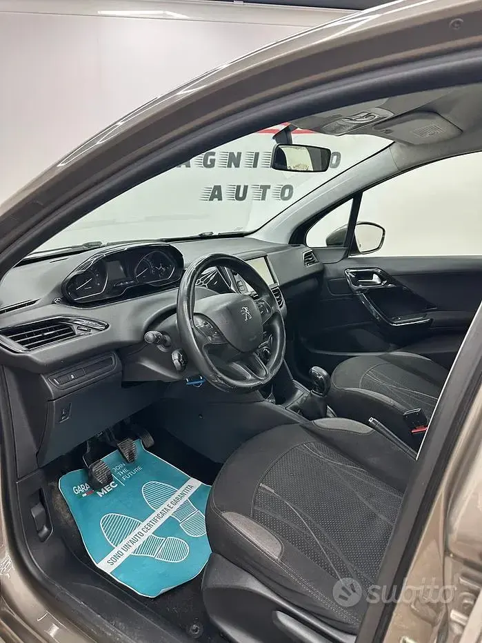 Usata Peugeot 208 Active 68 CV (50 kW) 2012 Grigio Utilitaria