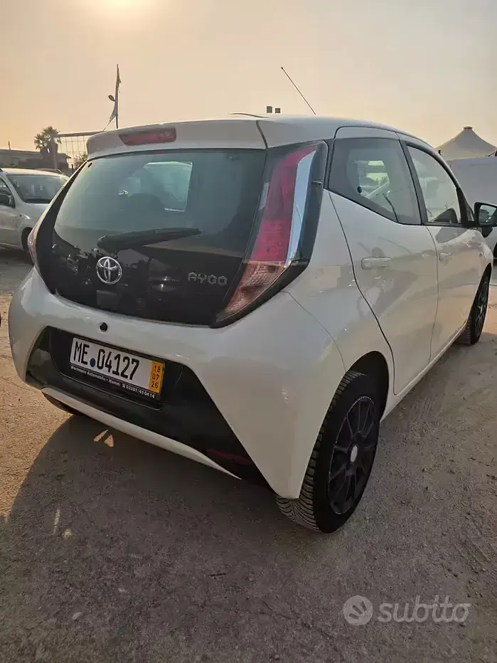 Usata Toyota Aygo X-clusiv 69 CV (50 kW) 2015 Bianco Utilitaria