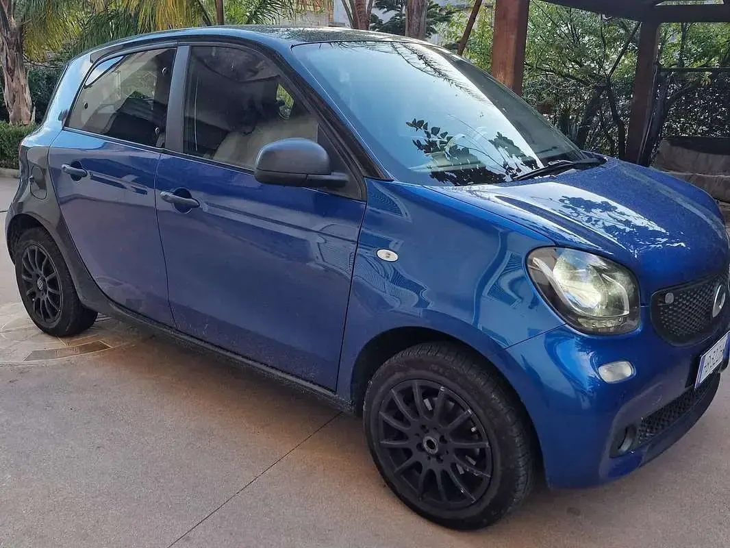 Usata Smart ForFour Passion 71 CV (52 kW) 2016 Blu/azzurro Utilitaria