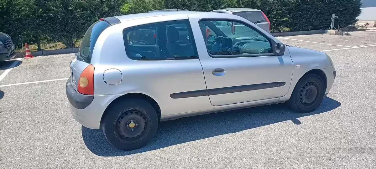 Usata Renault Clio II 65 CV (47 kW) 2005 Grigio Utilitaria