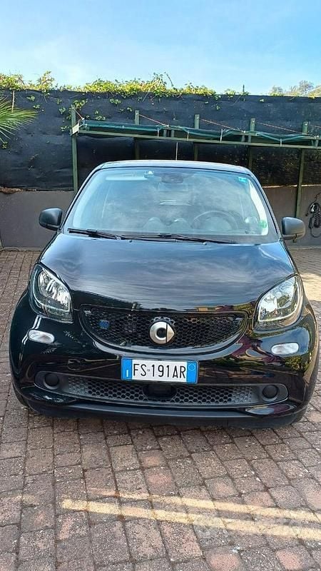 Usata Smart ForFour Electric Drive Passion 52 kW (71 CV) 2018 Nero Utilitaria