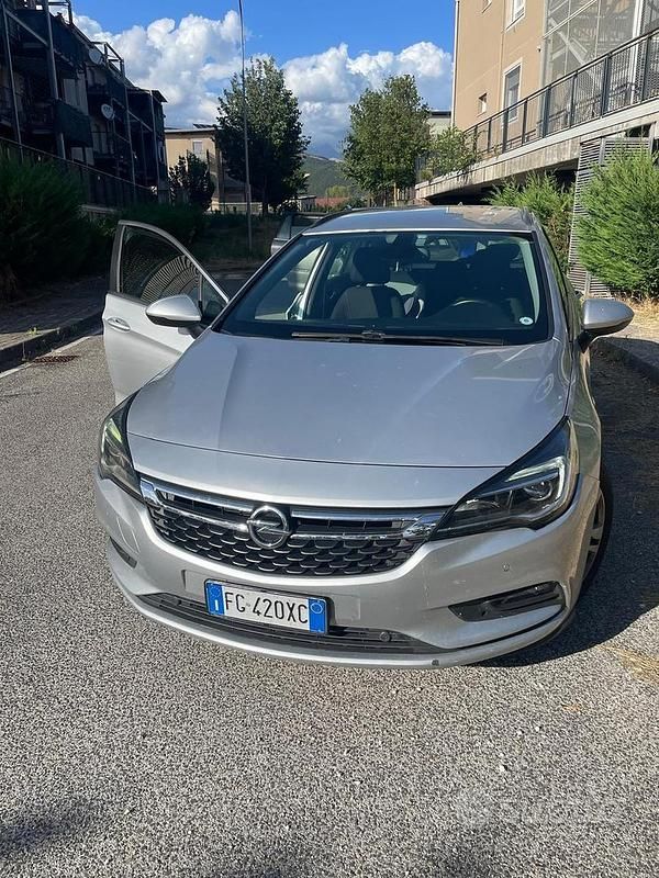 Grigio Usata 2017 Opel Astra Station wagon | 8000 € (Cara) - Immagine 1/4