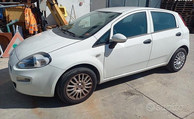 Usata Fiat Grande Punto Street 69 CV (50 kW) 2016 Bianco Utilitaria
