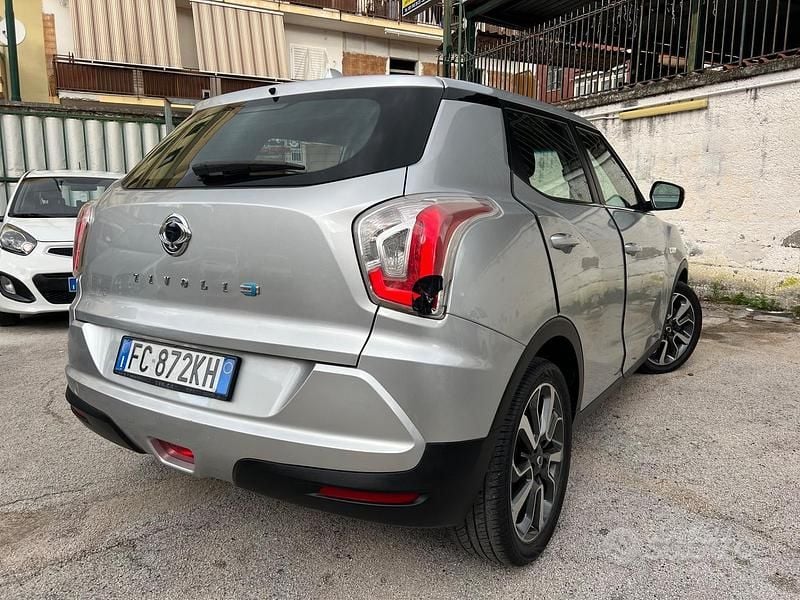Usata Ssangyong (KGM) Tivoli 115 CV (84 kW) 2016 Grigio SUV