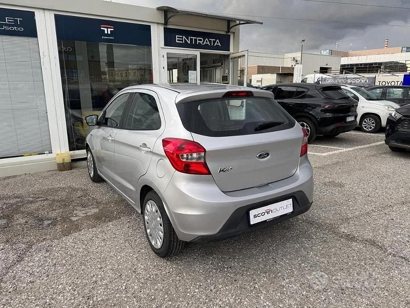 Usata Ford Ka 71 CV (52 kW) 2017 Grigio Berlina