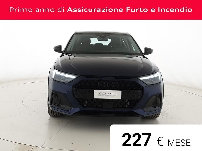 Nuova Audi A1 Ambiente 116 CV (85 kW) 2026 Blu navarra metallizzato nero mito metal SUV