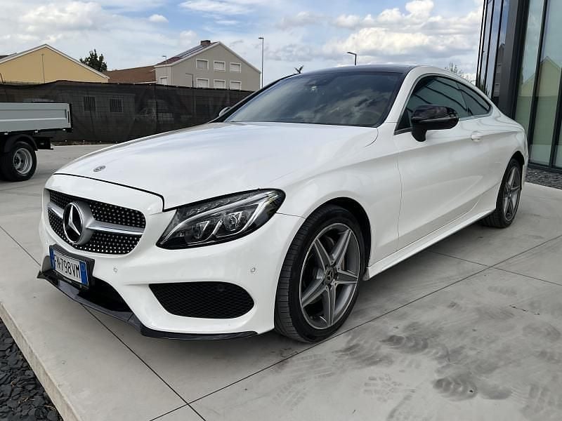 Usata Mercedes C220 Premium 170 CV (125 kW) 2018 Bianco pastello Coupé