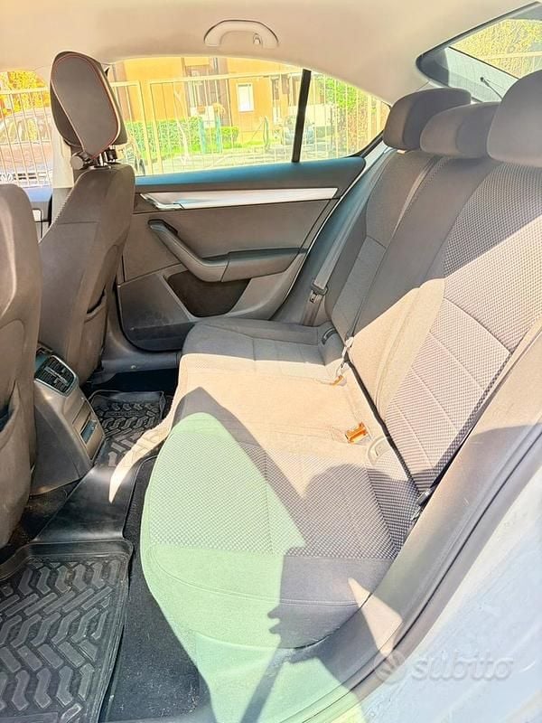 Usata Skoda Octavia 110 CV (80 kW) 2016 Bianco Utilitaria