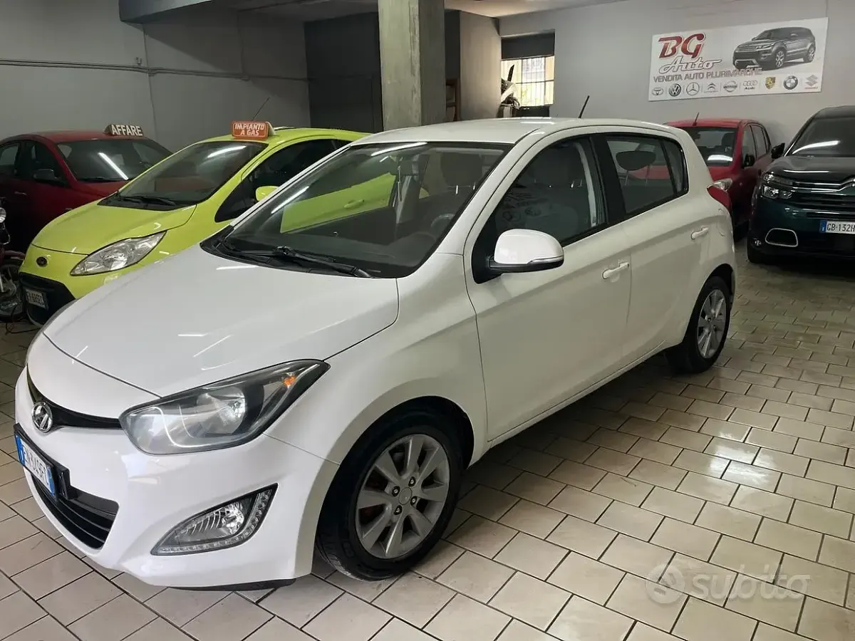Usata Hyundai i20 90 CV (66 kW) 2012 Bianco Utilitaria