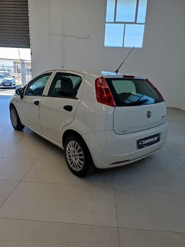 Usata Fiat Punto Lounge 69 CV (50 kW) 2012 Bianco Utilitaria