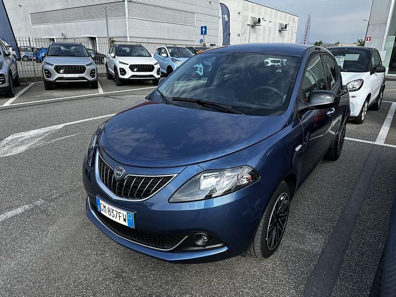 Usata Lancia Ypsilon Gold 69 CV (50 kW) 2023 Blu Utilitaria