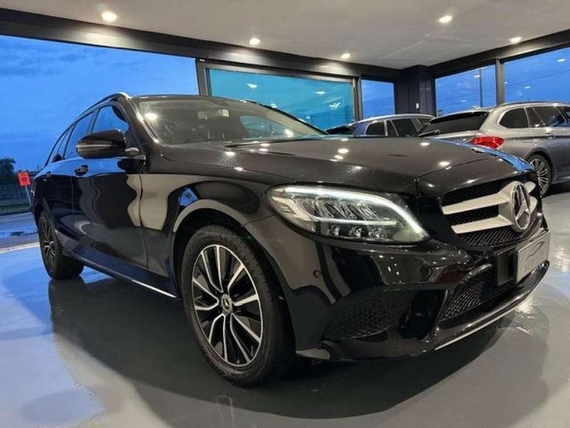 Usata Mercedes C180 Business 122 CV (89 kW) 2018 Nero Station wagon