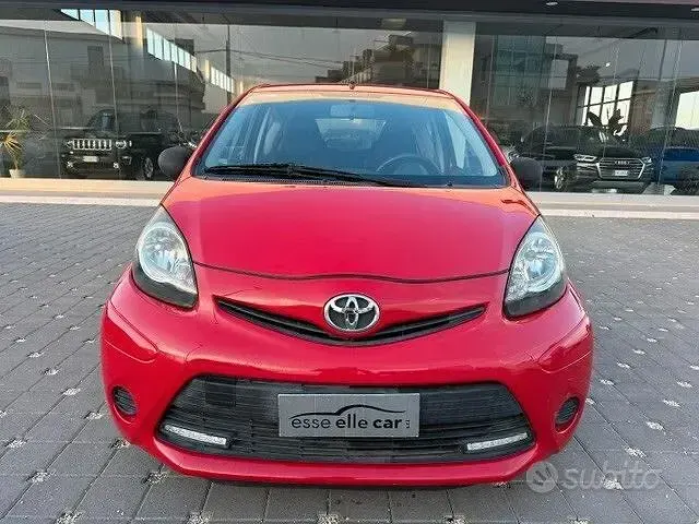 Usata Toyota Aygo Active 68 CV (50 kW) 2012 Rosso Utilitaria