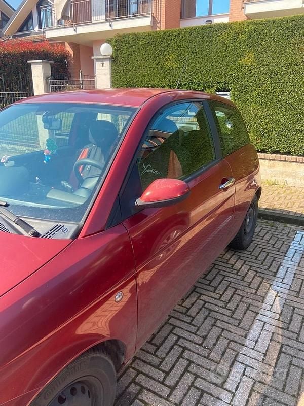 Usata Lancia Ypsilon 80 CV (58 kW) 2004 Rosso Utilitaria